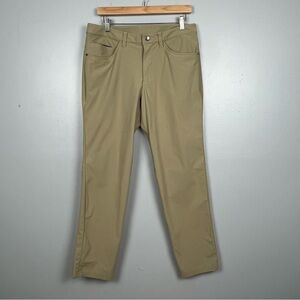 Lululemon men’s classic khaki ABC Pant size 32” x 30”.